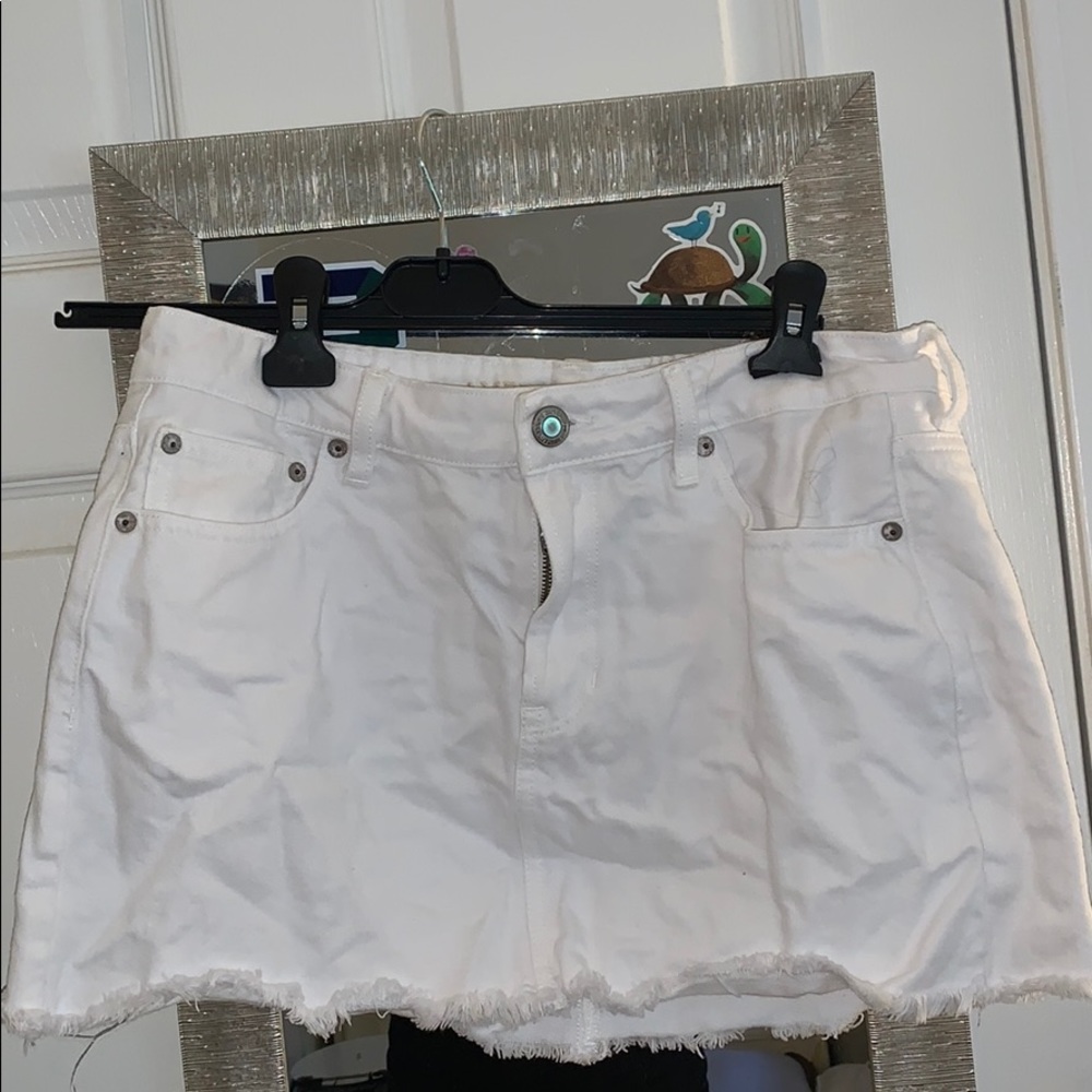 American Eagle white mini-skirt